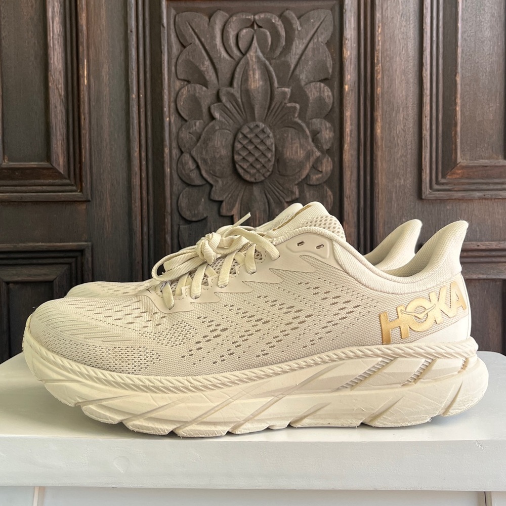 HOKA Men's Clifton 7 Running Shoes almond milk beige gold Size 10